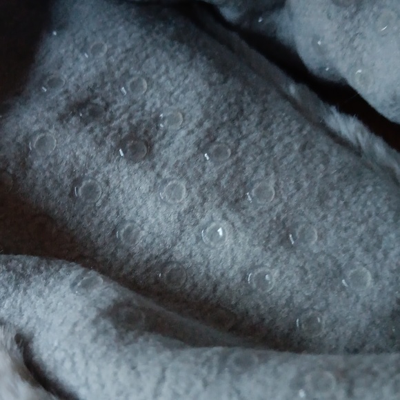 Slippers - Picture 2 of 3